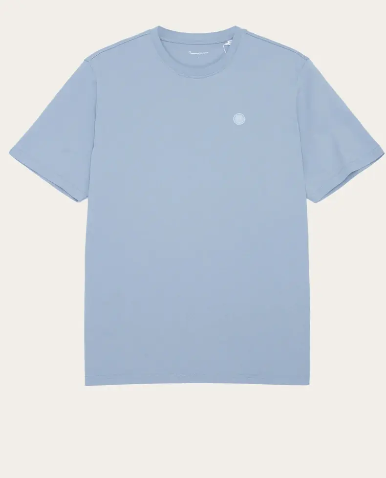 Billede nr 1. for LOKE badge tee - Regenerative Organ - 1322 ASLEY BLUE